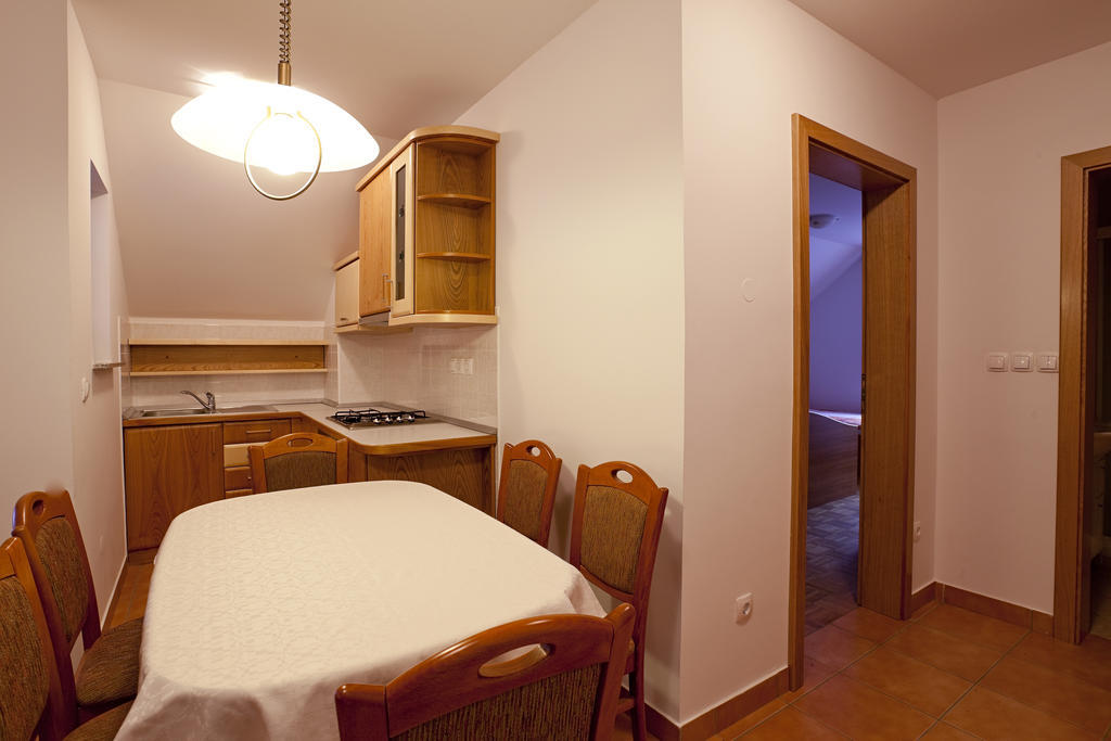 Tourist Farm Skrbina Apartment Otocec Bilik gambar
